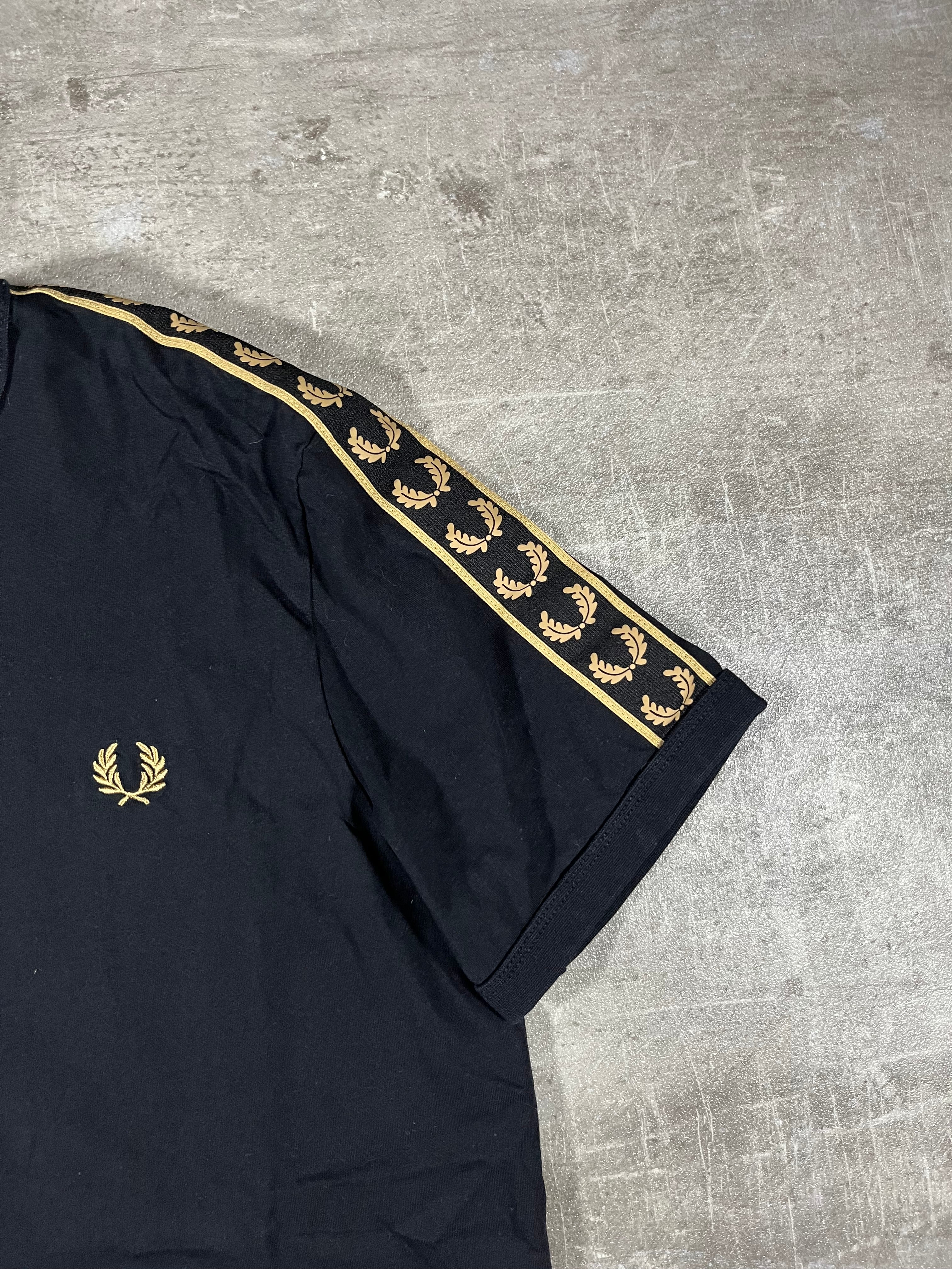 Fred Perry T-shirt Taped Schwarz/ Gold M