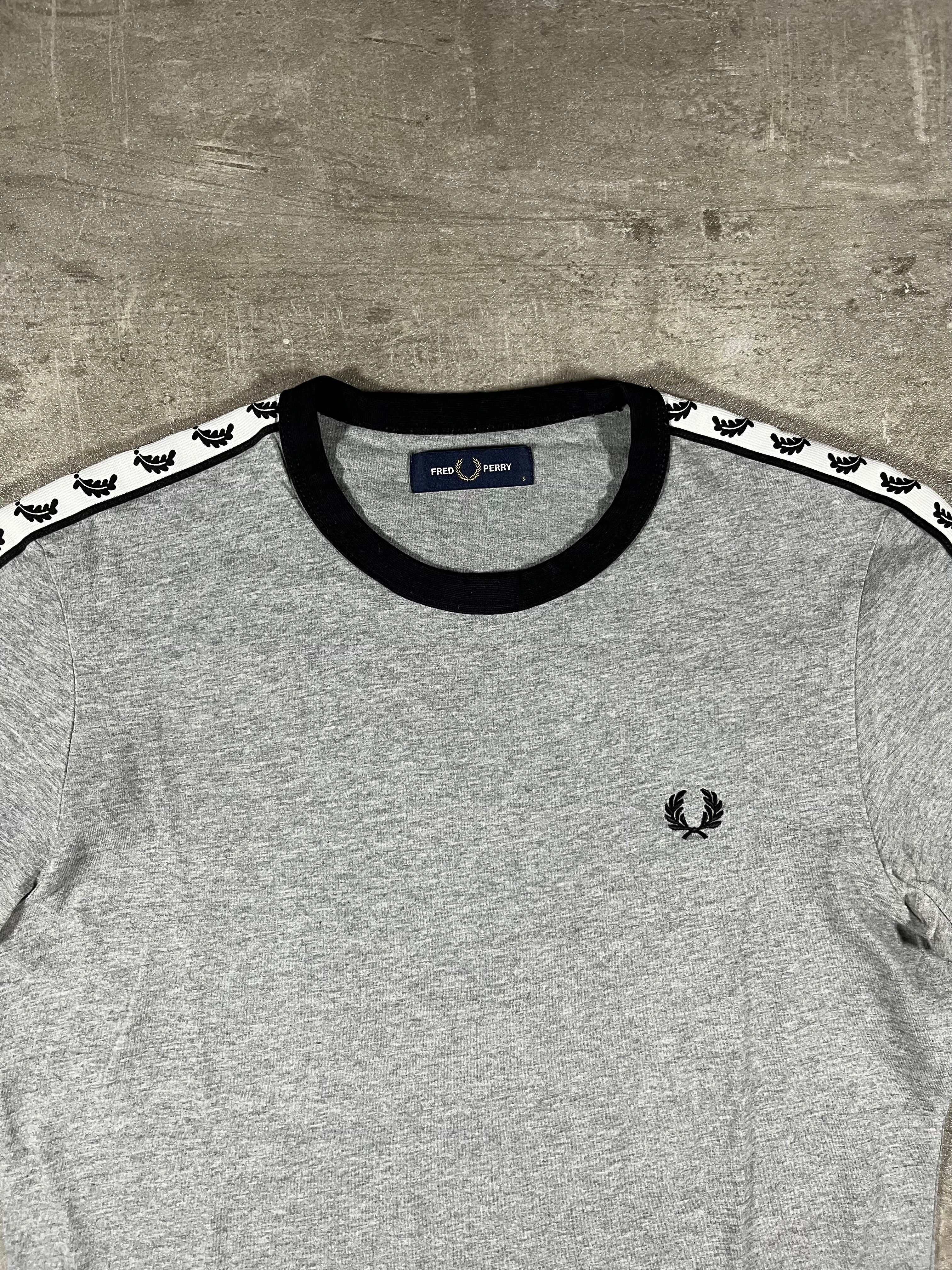 Fred Perry T-shirt Taped Grau S