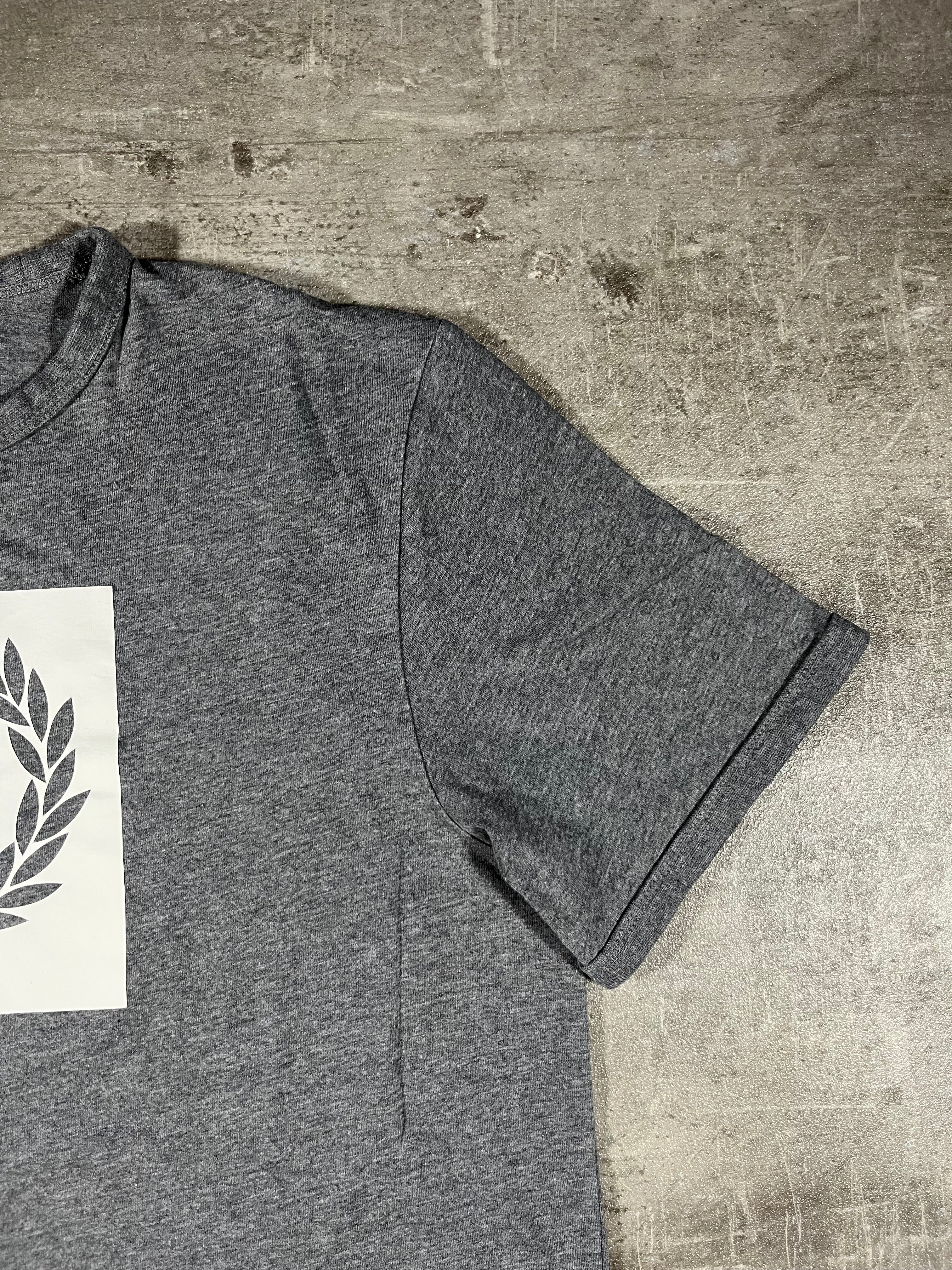 Fred Perry T-shirt Grau M