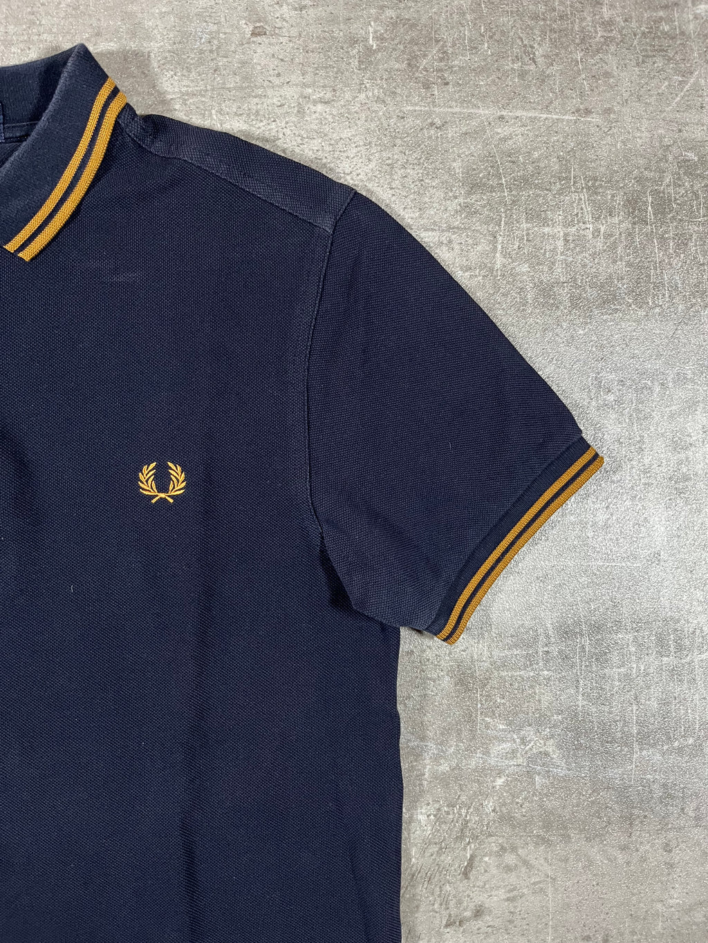 Fred Perry Poloshirt Schwarz Goldenes Logo S