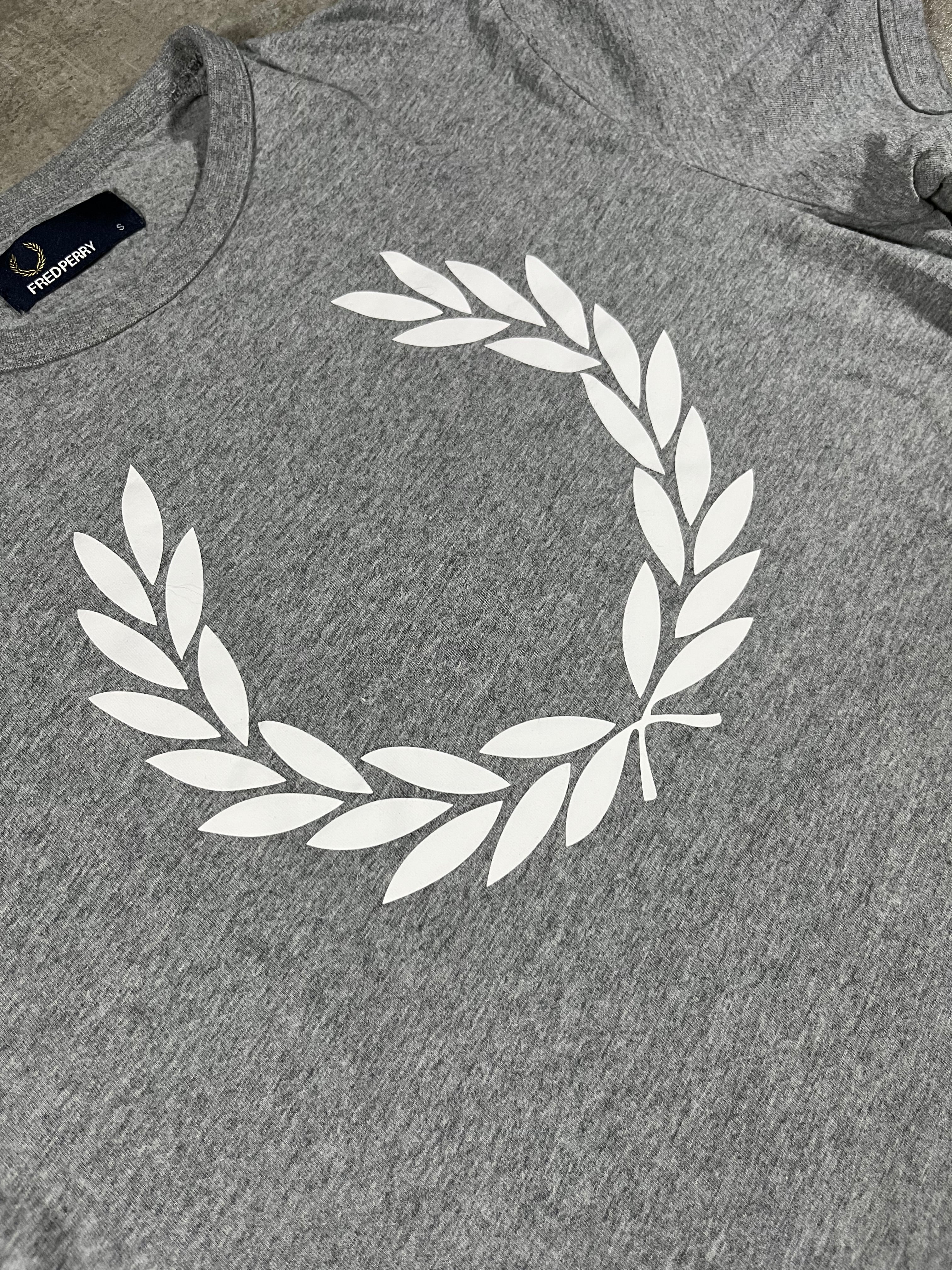 Fred Perry T-shirt Grau S