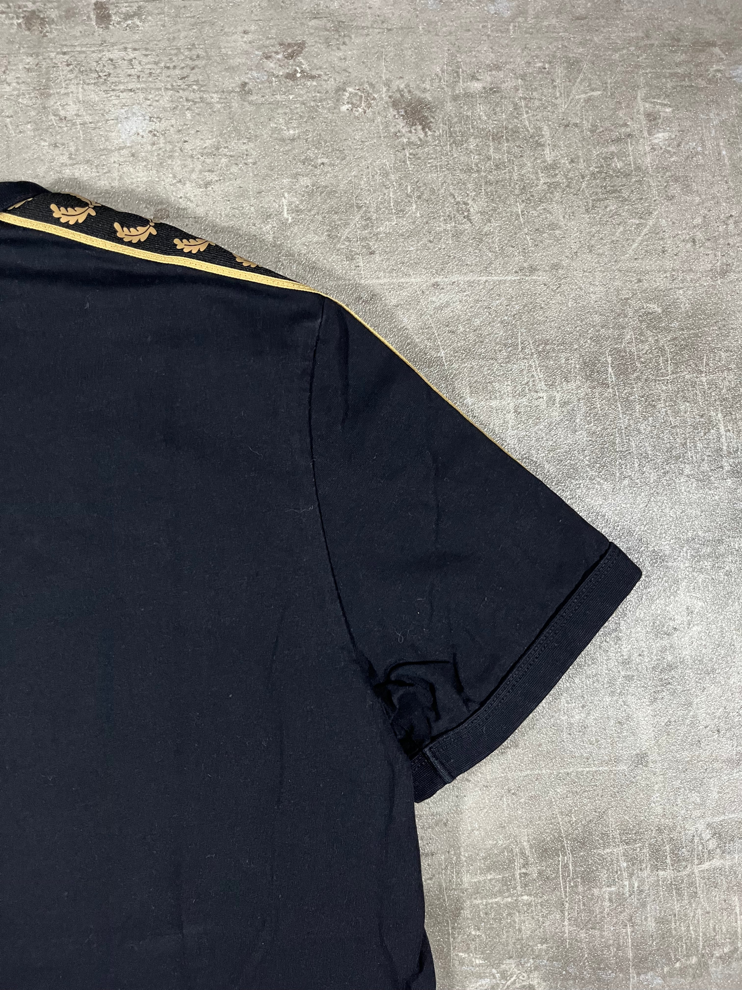 Fred Perry T-shirt Taped Schwarz/ Gold M