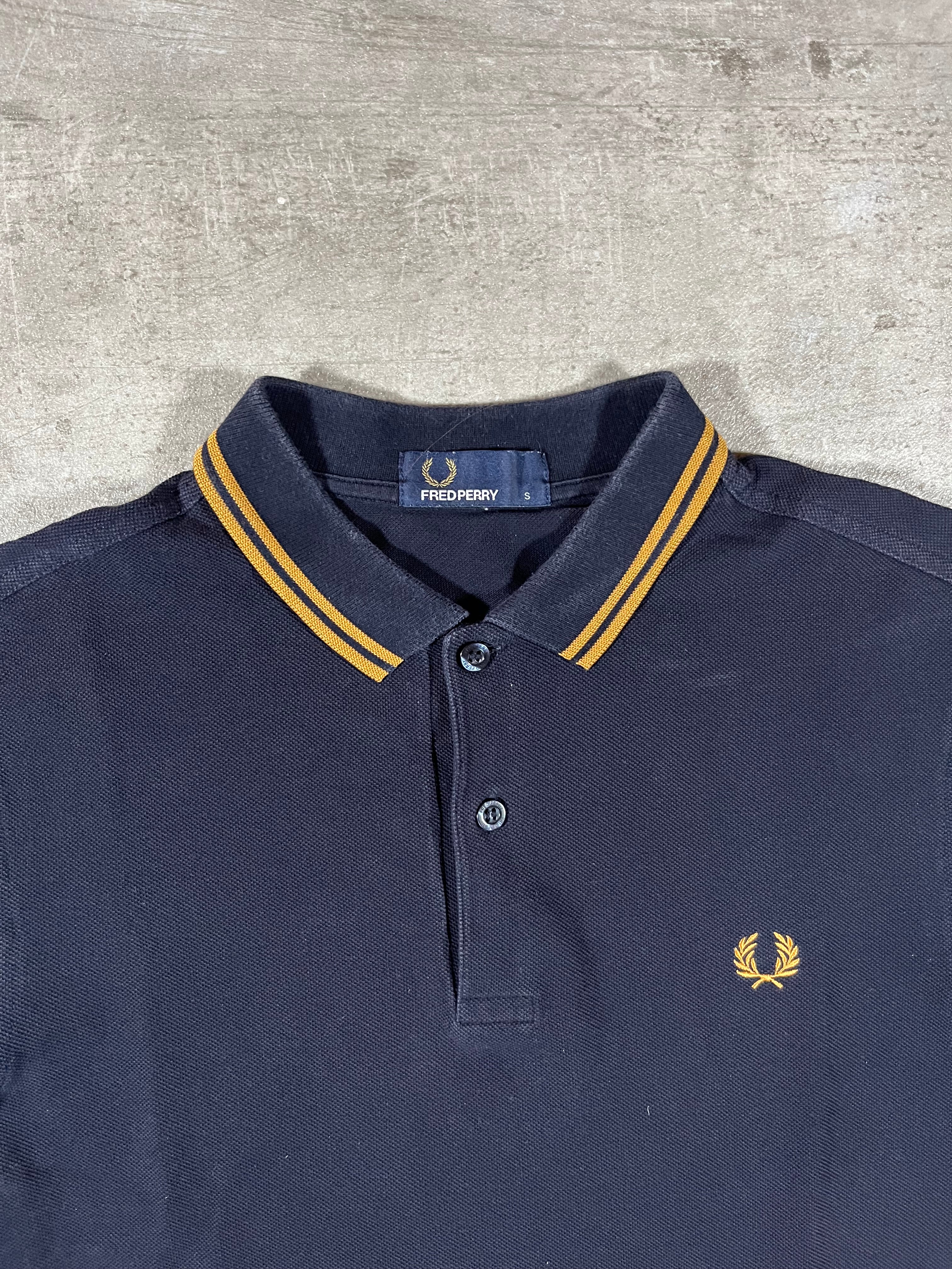 Fred Perry Poloshirt Schwarz Goldenes Logo S