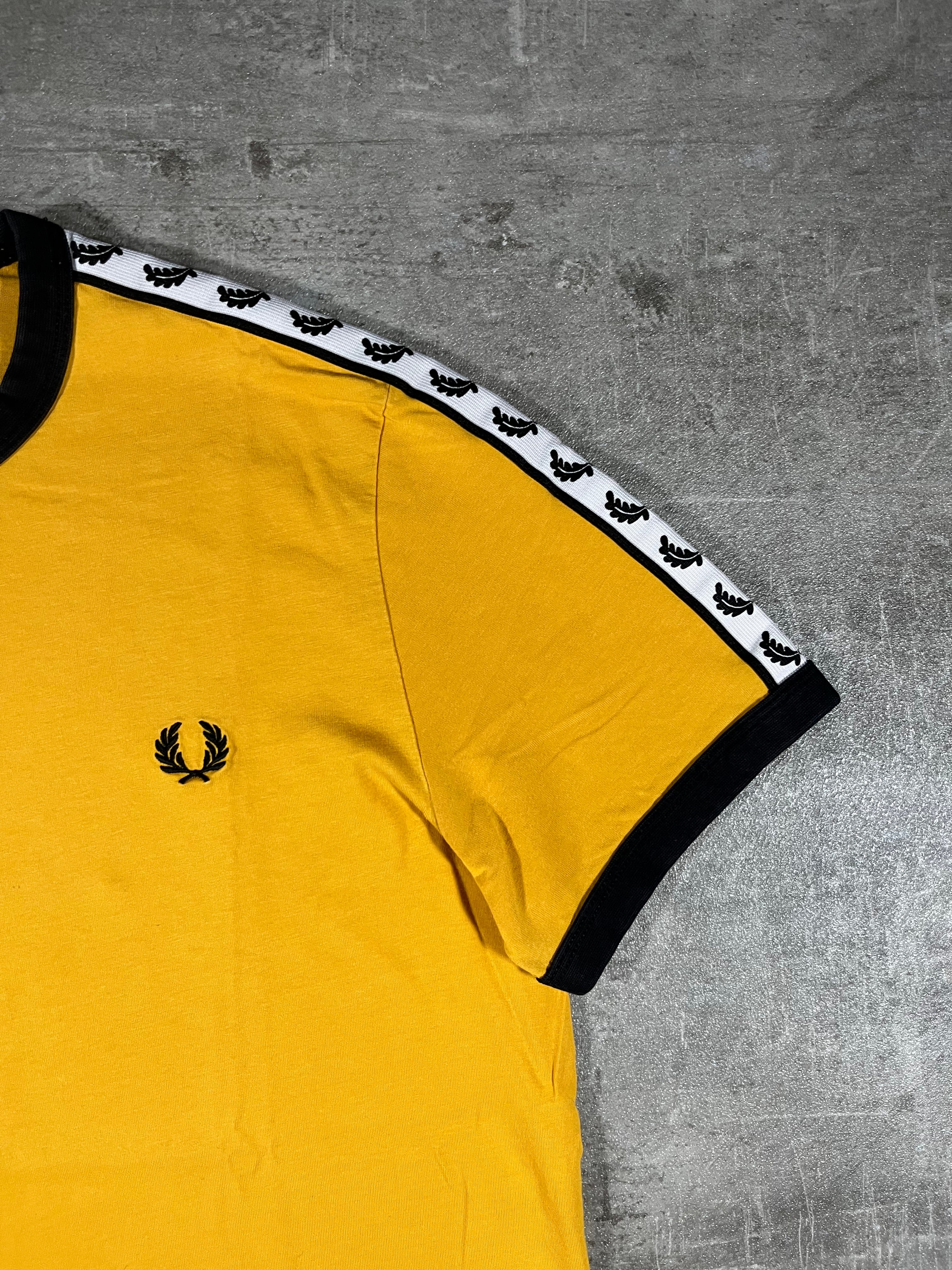 Fred Perry T-shirt Taped Gelb M