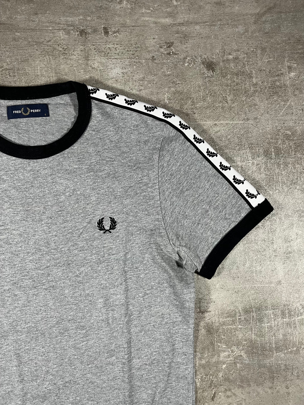 Fred Perry T-shirt Taped Grau S