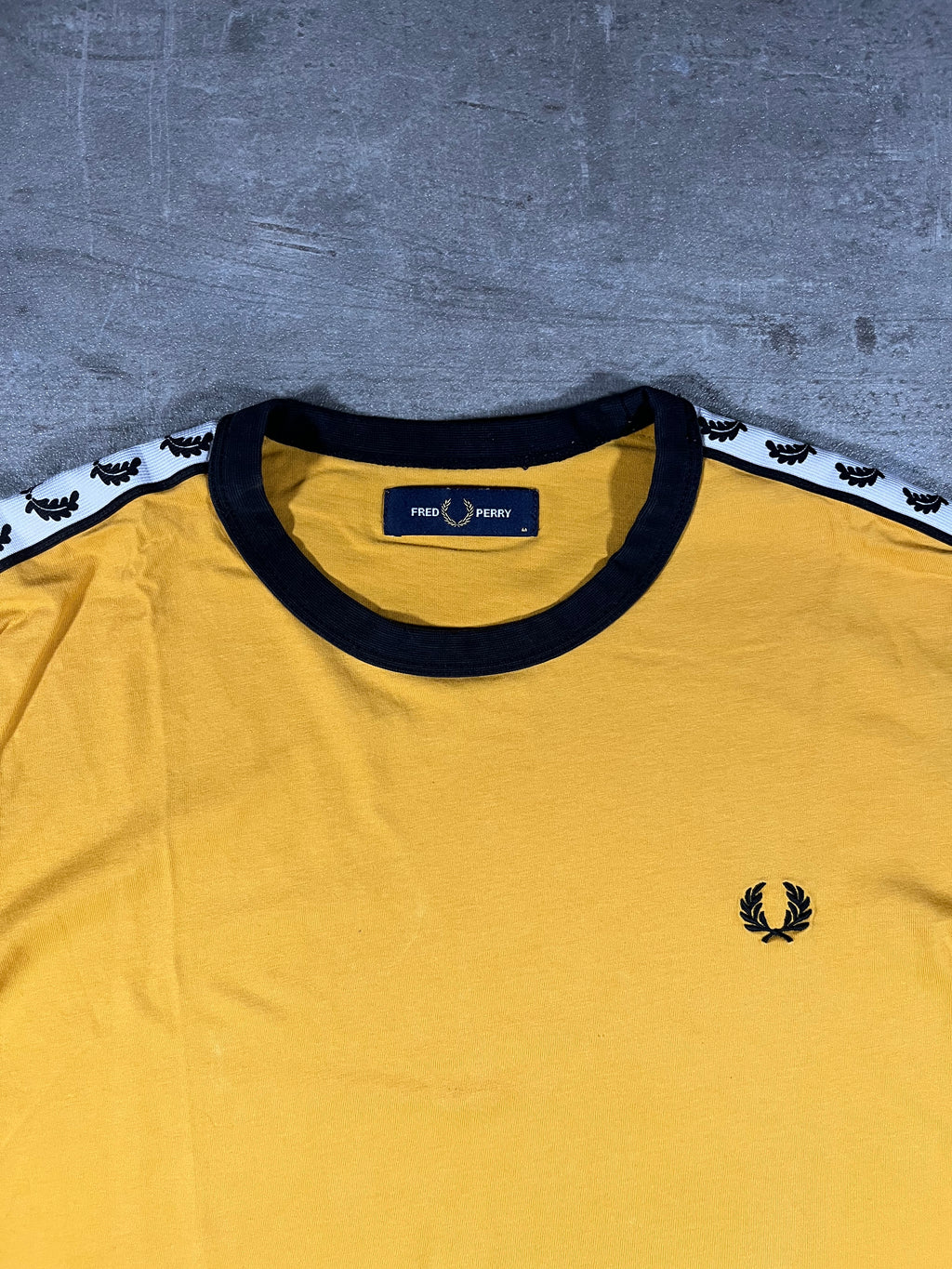 Fred Perry T-shirt Taped Gelb M