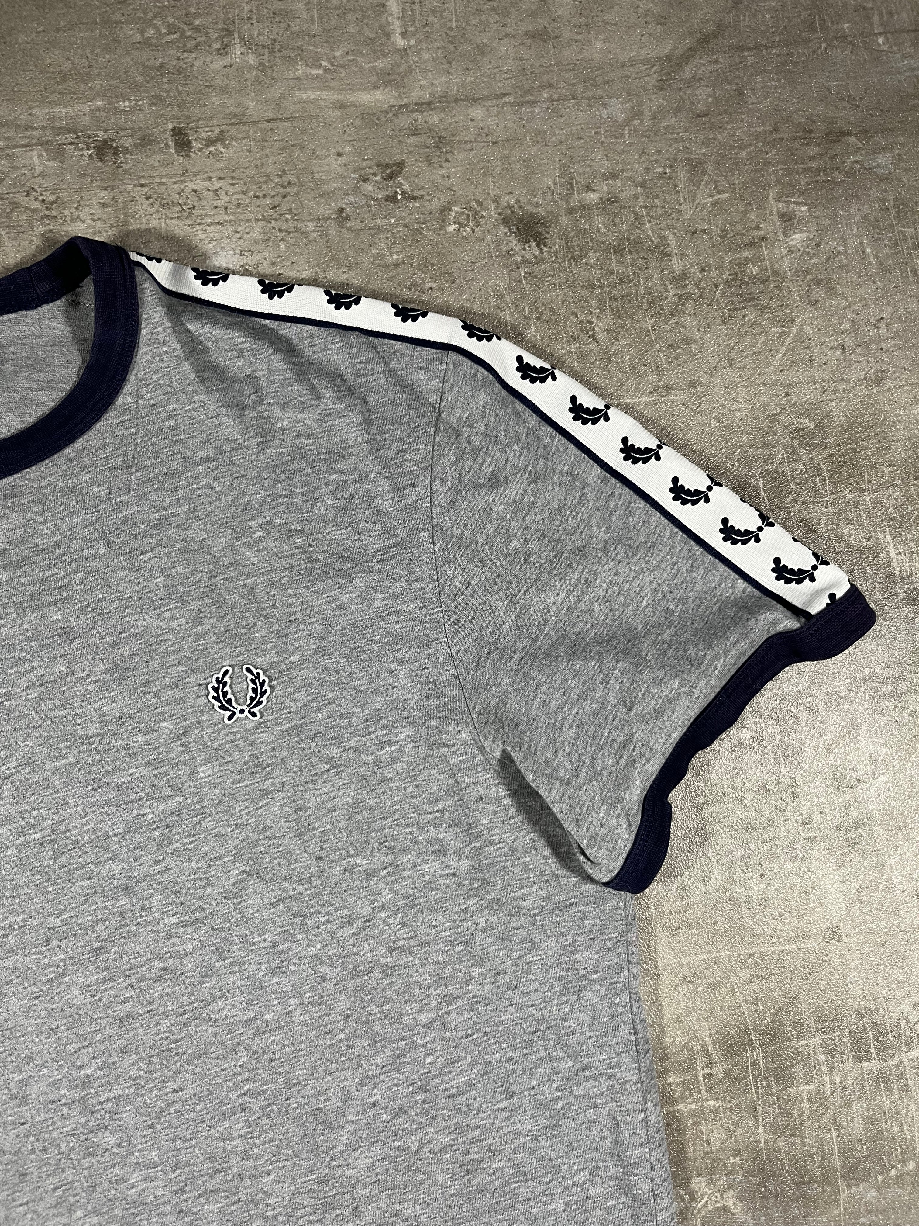 Fred Perry T-shirt Taped Grau L