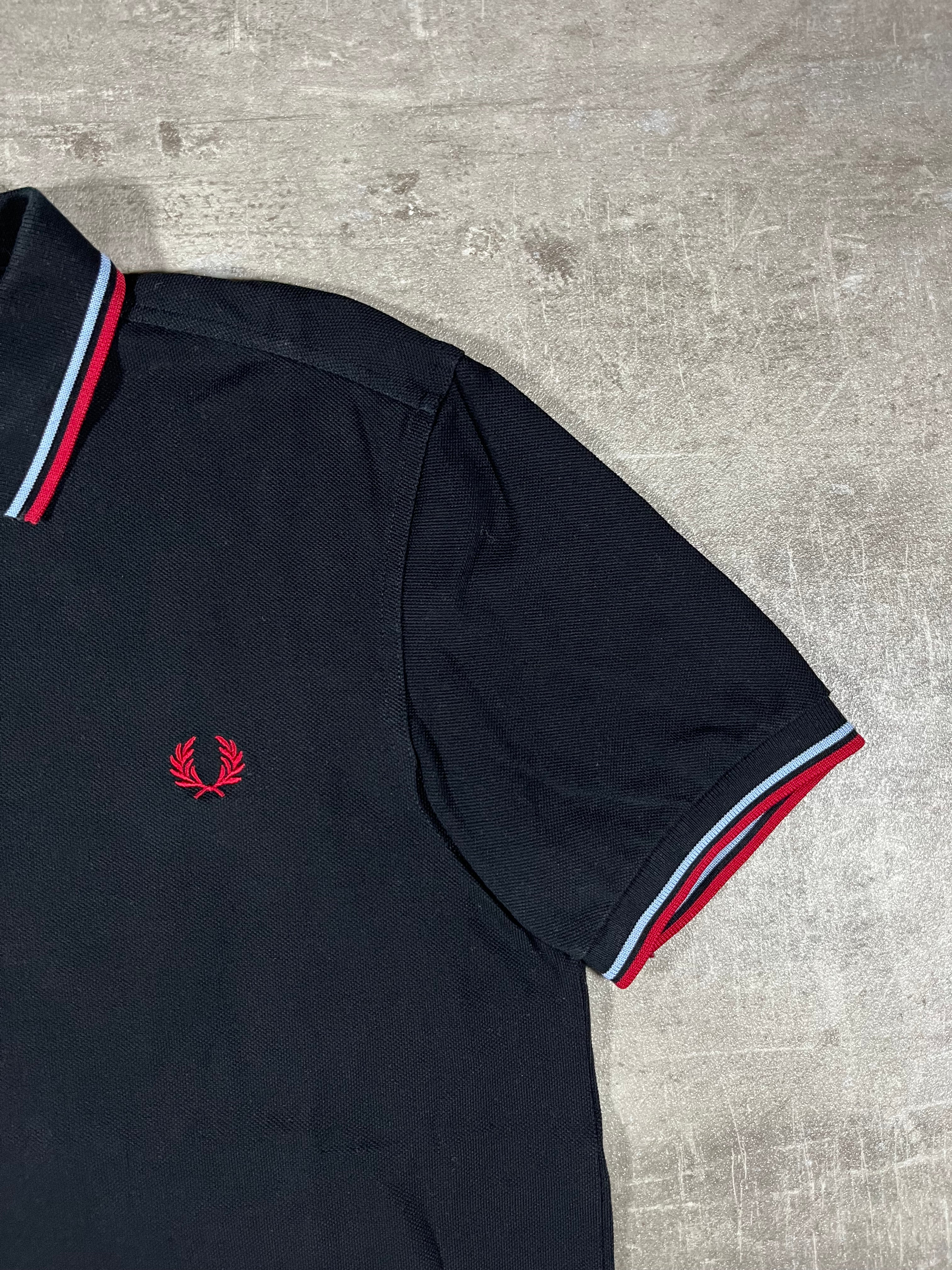 Fred Perry Poloshirt Schwarz/ Hellblau/ Rot M