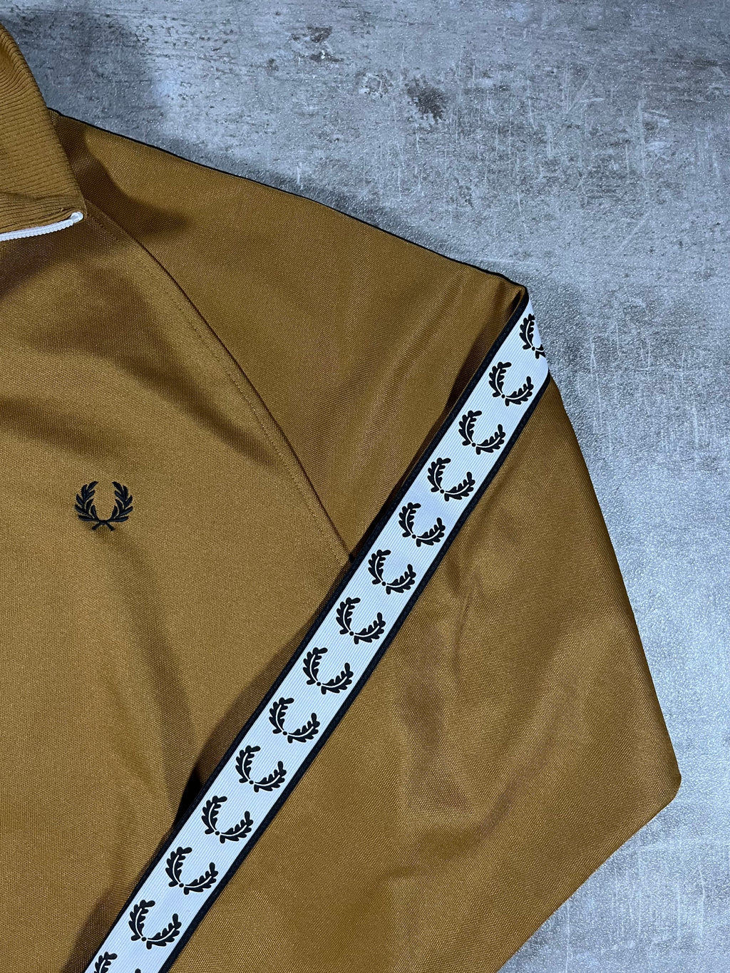 Fred Perry Trainingsjacke Taped Gold L