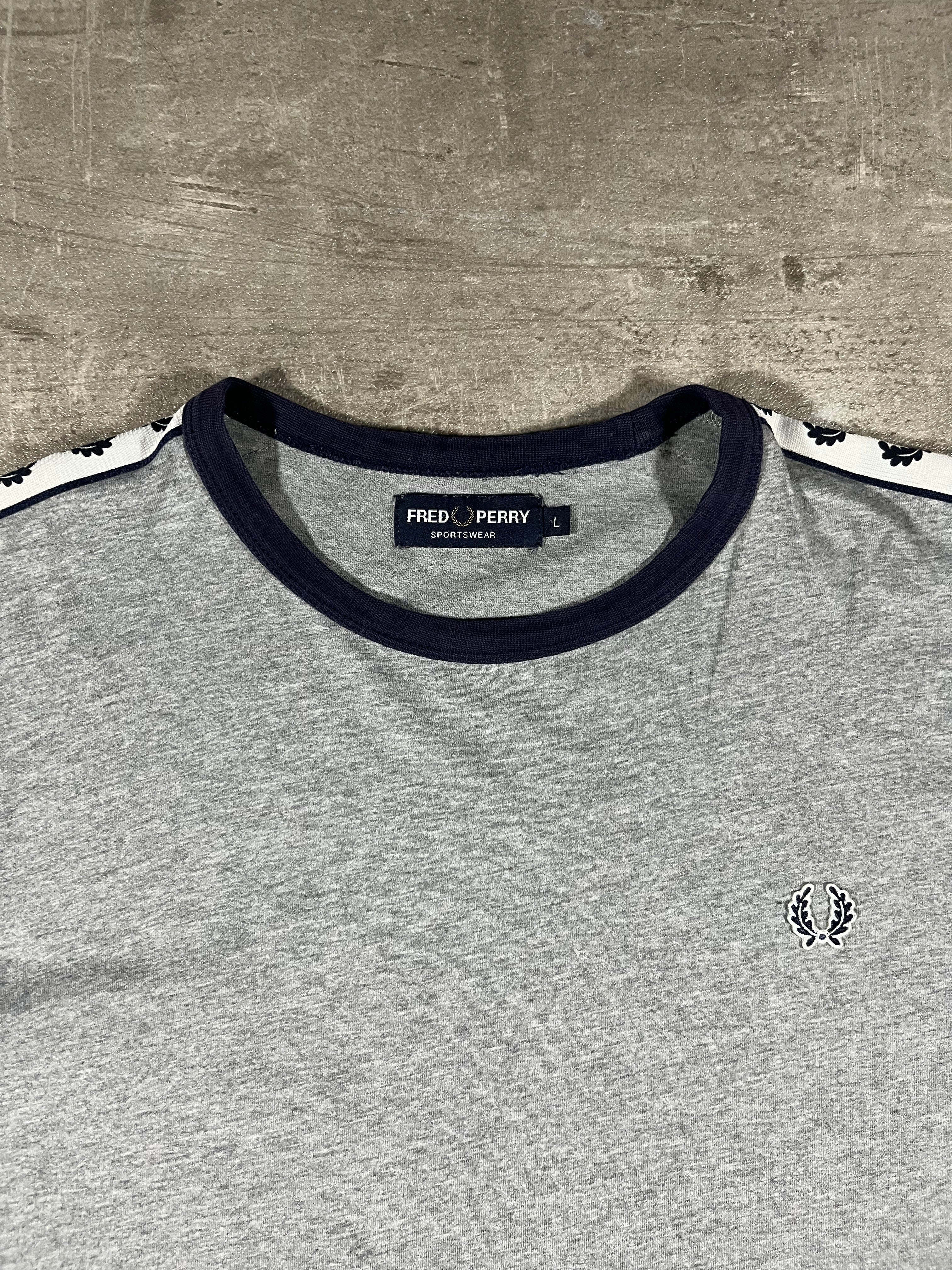 Fred Perry T-shirt Taped Grau L