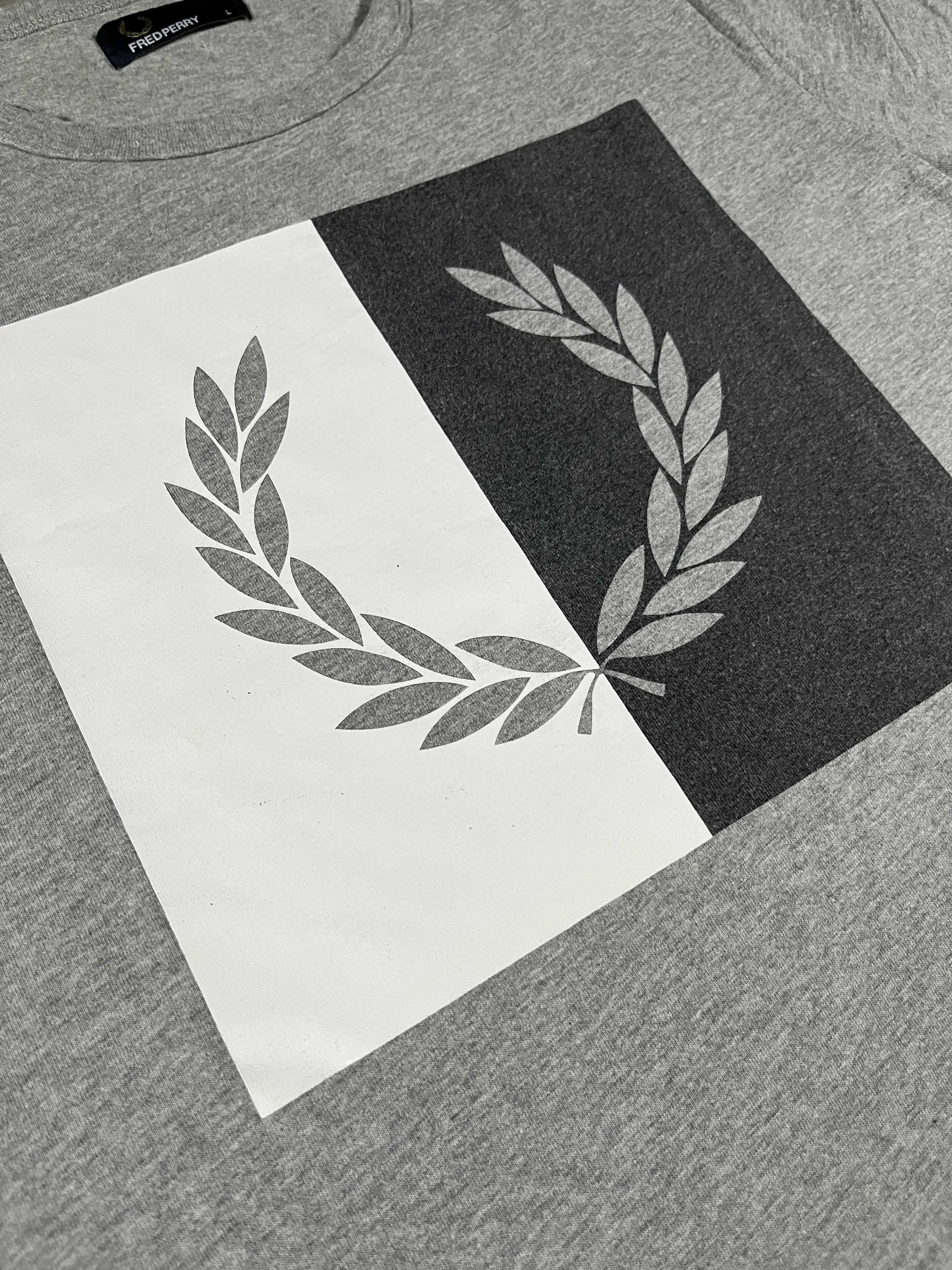 Fred Perry T-shirt Grau L