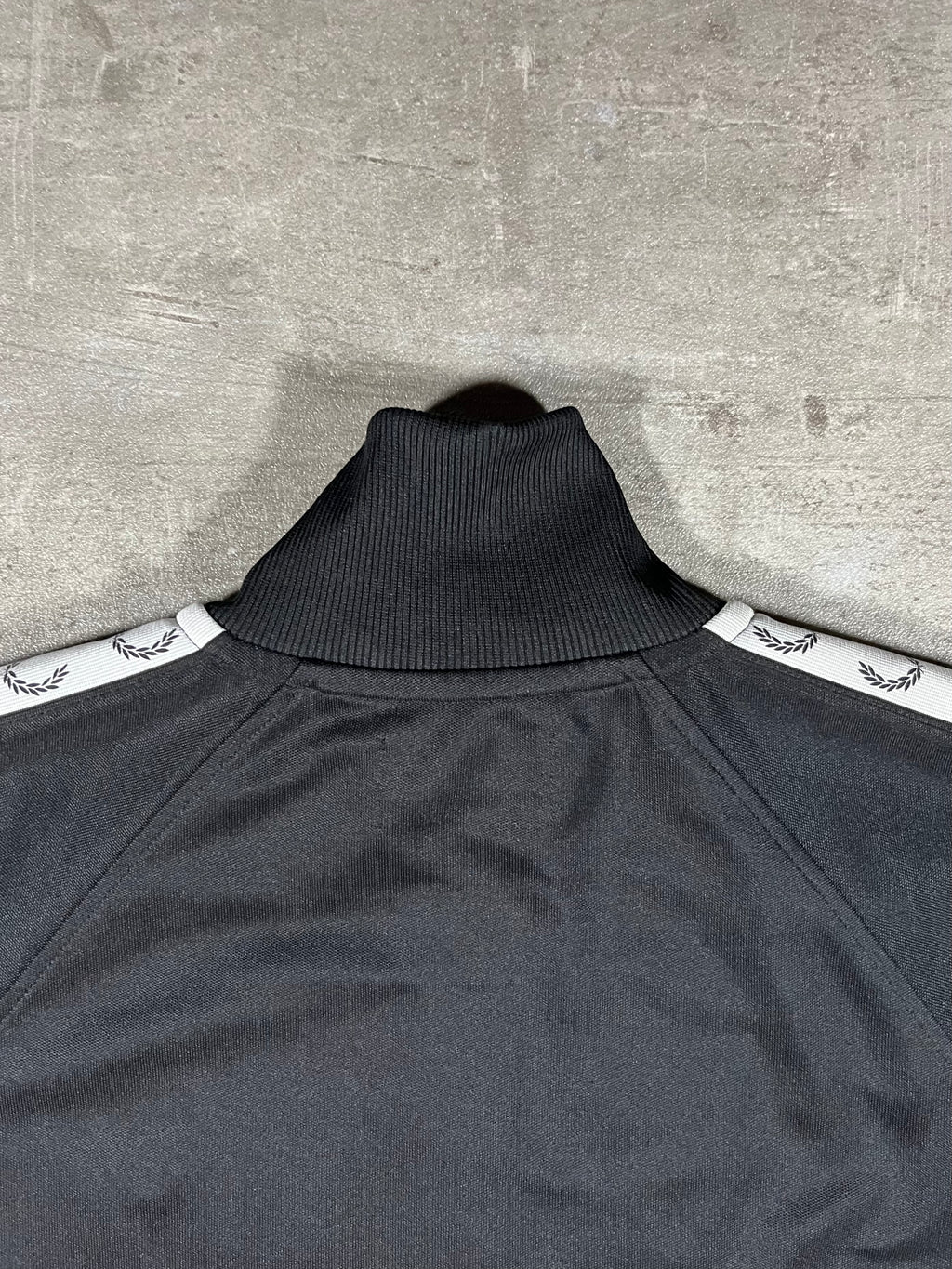 Fred Perry Trainingsjacke Taped Schwarz M
