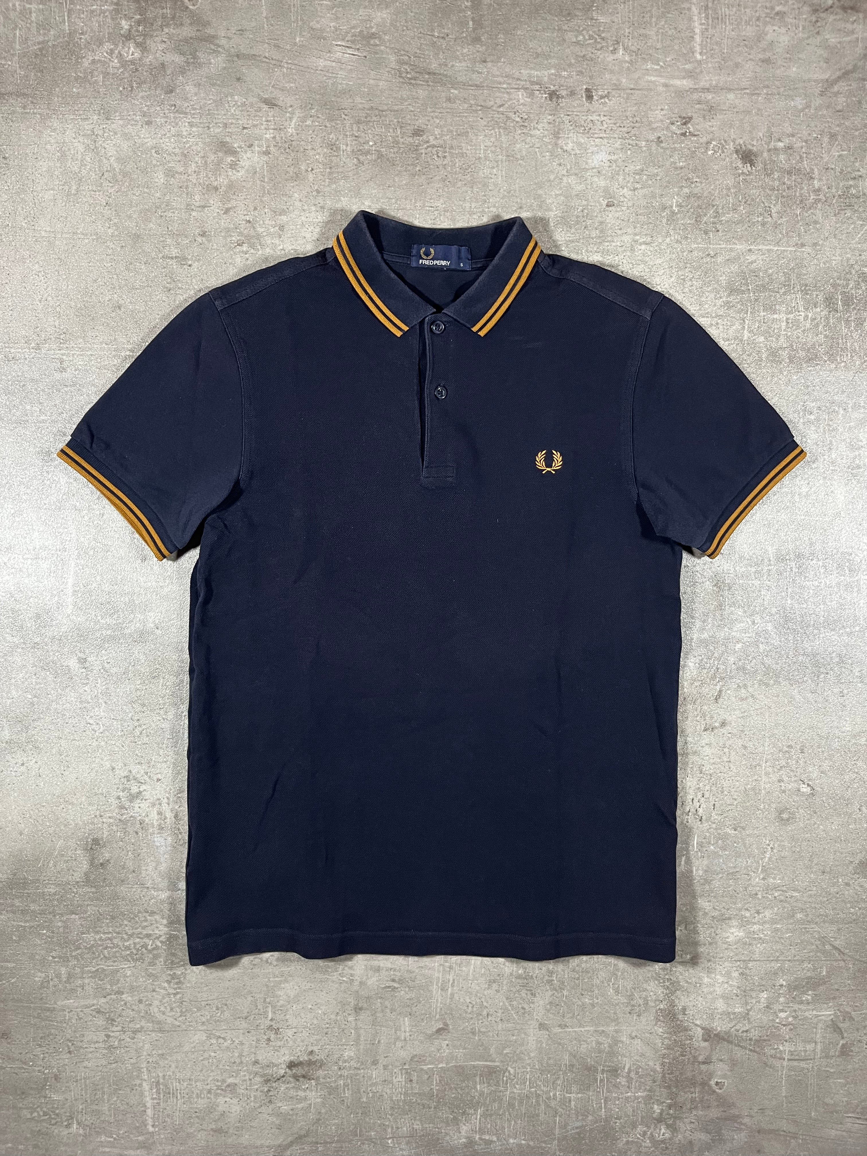Fred Perry Poloshirt Schwarz Goldenes Logo S